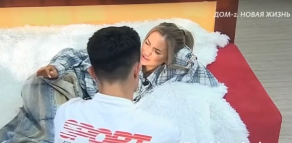 Никита Гуранда ждёт люксовую девушку на перевалочном пункте "Элина" Никита Гуранда ждёт люксовую девушку на перевалочном пункте "Элина"