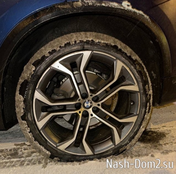 Юлия Колисниченко: Лопнула шина, я в машине одна Юлия Колисниченко: Лопнула шина, я в машине одна