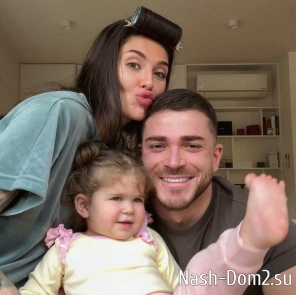 Роман Капаклы хвастается своей женой-рукодельницей Роман Капаклы хвастается своей женой-рукодельницей