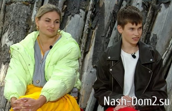 Вероника Гракович с бойфрендом сходили на родительское собрание Вероника Гракович с бойфрендом сходили на родительское собрание