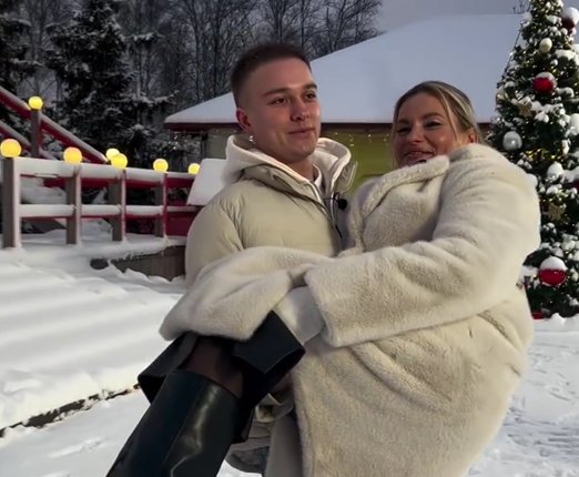 Артём Гавришов оставляет Веронику одну на Новый год Артём Гавришов оставляет Веронику одну на Новый год