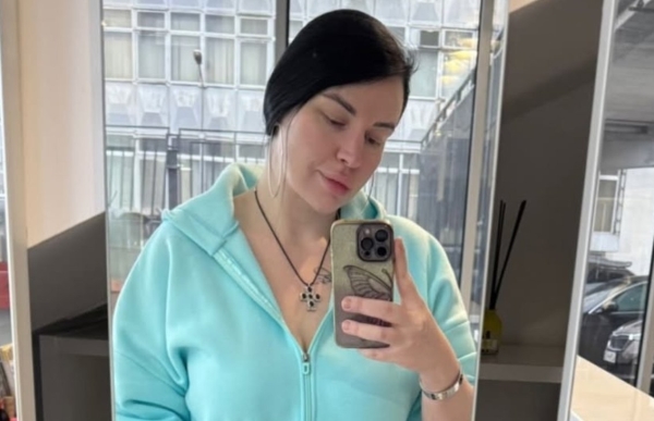 Саша Черно считает, что в больнице с сыном лучше находиться ей, а не Оганесяну Саша Черно считает, что в больнице с сыном лучше находиться ей, а не Оганесяну