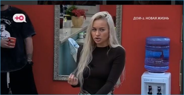 Ночной эпатаж Элины Рахимовой возмутил коллектив Ночной эпатаж Элины Рахимовой возмутил коллектив