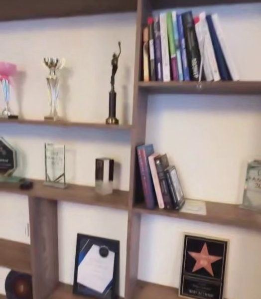 Нелли Ермолаева исполнила свою мечту о семейной библиотеке Нелли Ермолаева исполнила свою мечту о семейной библиотеке