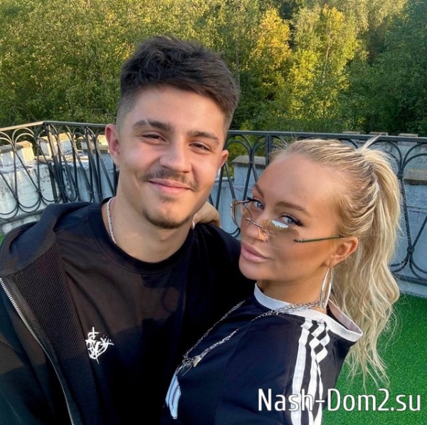 Элина Рахимова «окончательно рассталась» с Никитой Гуранда Элина Рахимова «окончательно рассталась» с Никитой Гуранда