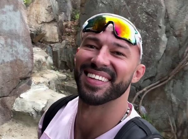 Саймон Марданшин встречается с девушкой, у которой трое сыновей Саймон Марданшин встречается с девушкой, у которой трое сыновей