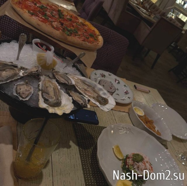 Алексей Безус пригласил в ресторан Элину Рахимову Алексей Безус пригласил в ресторан Элину Рахимову