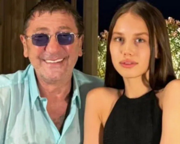 Григорий Лепс выставил на продажу сразу два особняка Григорий Лепс выставил на продажу сразу два особняка