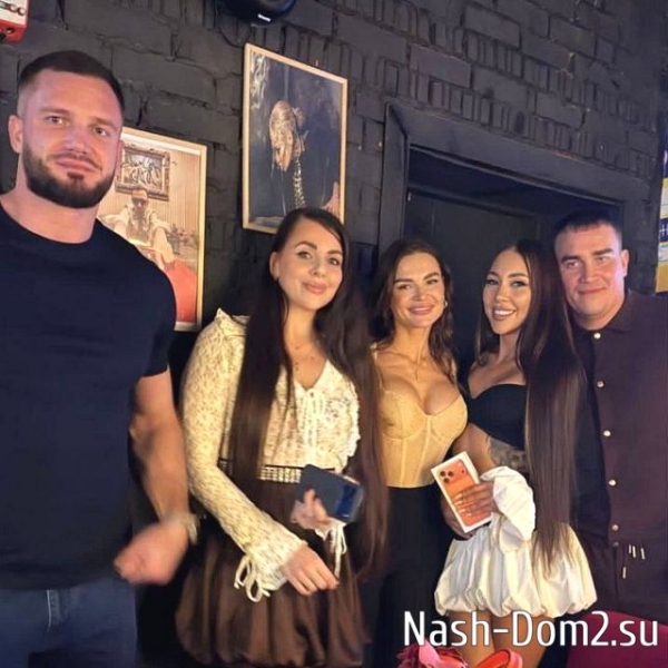 Алёна Савкина отметила день рождения в кругу семьи Алёна Савкина отметила день рождения в кругу семьи