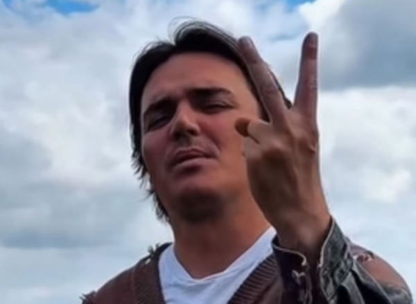 Евгений Кузин отмечает свой день рождения с Барзиковым в Таиланде Евгений Кузин отмечает свой день рождения с Барзиковым в Таиланде