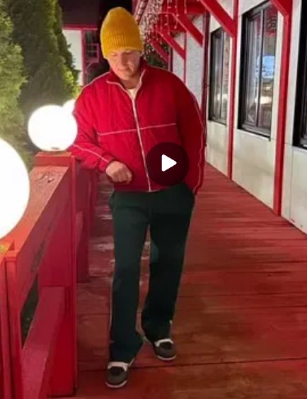 Илья Яббаров предложил Тепловодской стать менеджером и продавать его песни Илья Яббаров предложил Тепловодской стать менеджером и продавать его песни