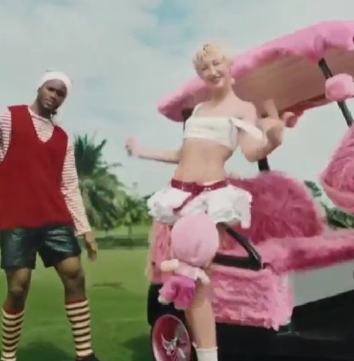 "Хейтеры закрыли пасти!" - о чём клип Марго Овсянниковой "Буратино"