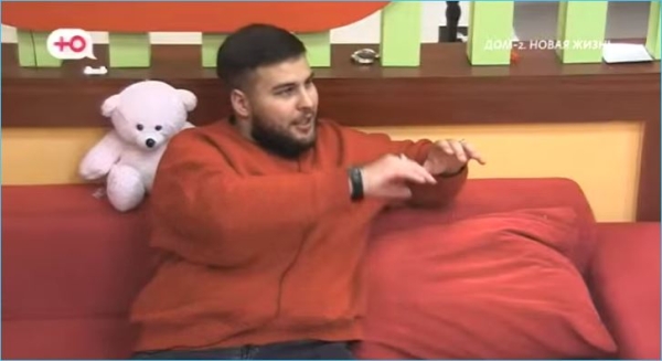 Элина Рахимова говорит с юристом на разных языках Элина Рахимова говорит с юристом на разных языках