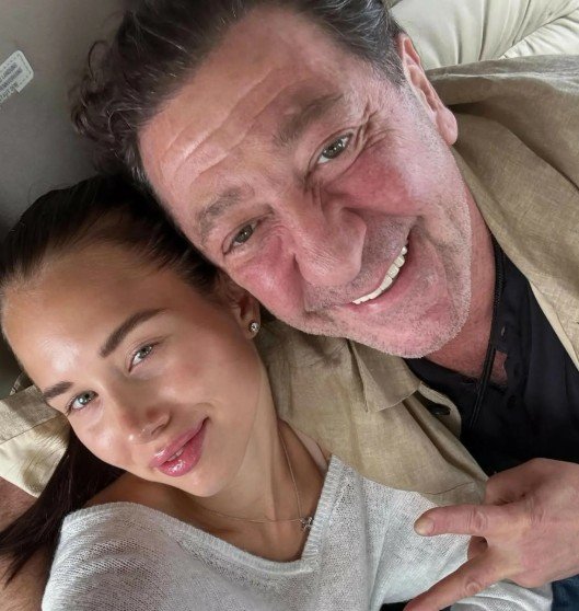 Григорий Лепс выставил на продажу сразу два особняка Григорий Лепс выставил на продажу сразу два особняка