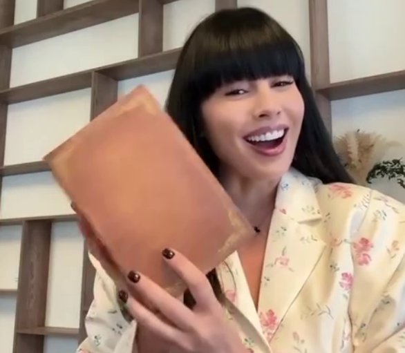 Нелли Ермолаева исполнила свою мечту о семейной библиотеке Нелли Ермолаева исполнила свою мечту о семейной библиотеке