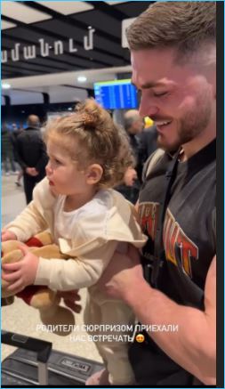 Роман Капаклы рад встрече с родителями Татьяны Мусульбес Роман Капаклы рад встрече с родителями Татьяны Мусульбес