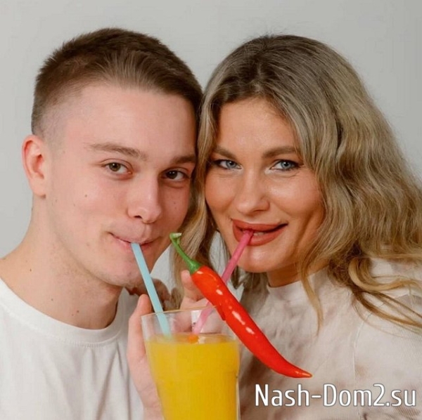 Вероника Гракович с бойфрендом сходили на родительское собрание Вероника Гракович с бойфрендом сходили на родительское собрание