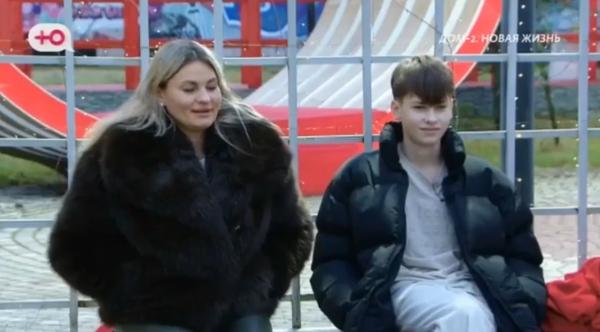 Виктория Салибекова забрала у брата подарки и не даёт ему деньги за работу няней Виктория Салибекова забрала у брата подарки и не даёт ему деньги за работу няней