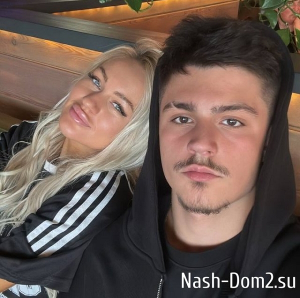 Элина Рахимова занялась уборкой в гардеробной Элина Рахимова занялась уборкой в гардеробной