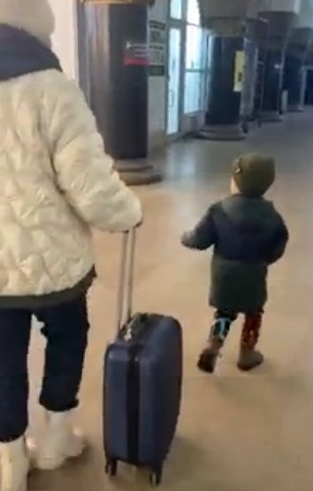 Клавдия Безверхова отправила сына с бабушкой в санаторий