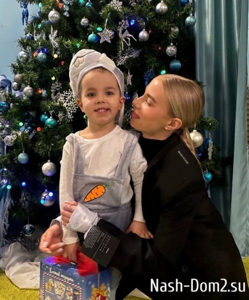 Никита Уманский побывал на новогоднем утреннике сына Никита Уманский побывал на новогоднем утреннике сына