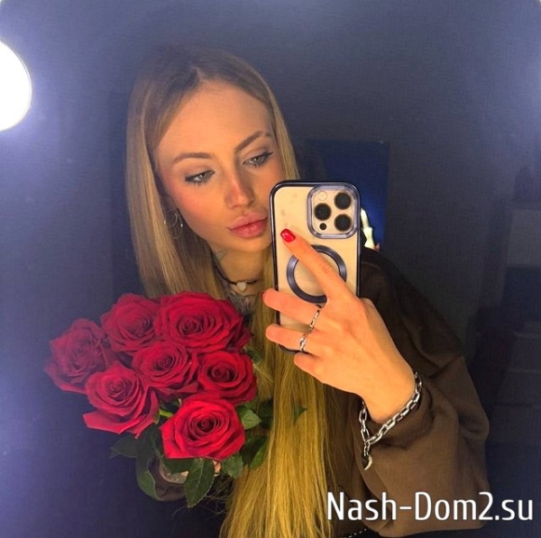 Катя Квашникова с «подельницами» преследуют Ксению Карпову Катя Квашникова с «подельницами» преследуют Ксению Карпову