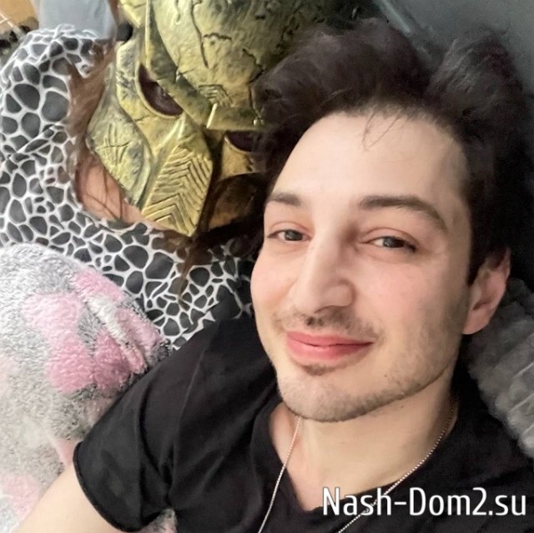 Иосиф Оганесян не спешит знакомить фанатов со своей девушкой Иосиф Оганесян не спешит знакомить фанатов со своей девушкой