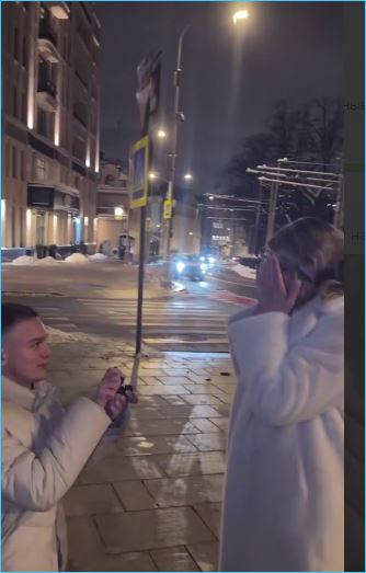 Вероника Гракович вернулась на поляну с кольцом и предложением от Артема Гавришова Вероника Гракович вернулась на поляну с кольцом и предложением от Артема Гавришова