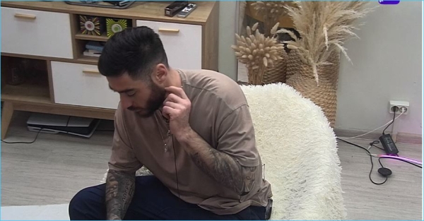 Тигран Салибеков высмеивает «дедовщину» на Доме 2 Тигран Салибеков высмеивает «дедовщину» на Доме 2