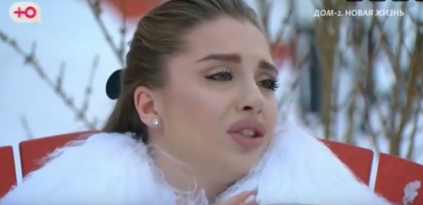 Григорьев подозревает, что на Катю Квашникову плохо влияет Элина Рахимова Григорьев подозревает, что на Катю Квашникову плохо влияет Элина Рахимова