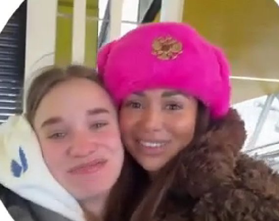 Яна Тырлышкина работает в санатории с дедушками Яна Тырлышкина работает в санатории с дедушками