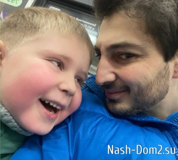 Супруги Оганесян оставили сына без новогодней ёлки Супруги Оганесян оставили сына без новогодней ёлки