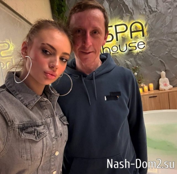 Альберт Гракович пригласил на свидание Ксению Карпову Альберт Гракович пригласил на свидание Ксению Карпову