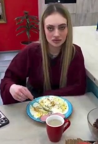 Ксения Карпова хорошо проводит время без Альберта Граковича Ксения Карпова хорошо проводит время без Альберта Граковича