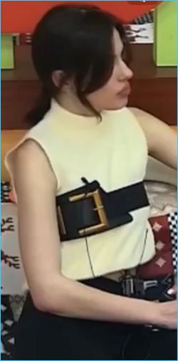 Милана Коломеец гордится букетами цветов, подаренных Ильей Яббаровым Милана Коломеец гордится букетами цветов, подаренных Ильей Яббаровым