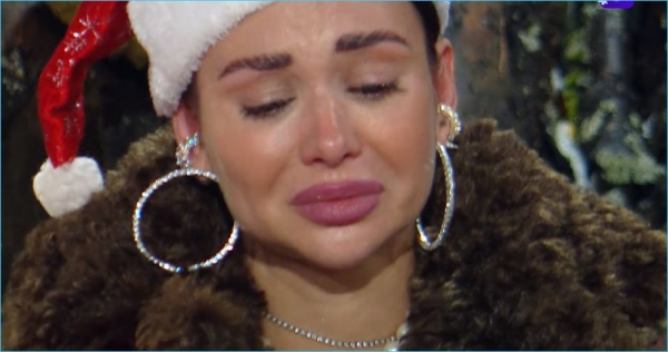 Елена Тепловодская предлагает услуги парикмахера, тренируясь на Рахимовой Елена Тепловодская предлагает услуги парикмахера, тренируясь на Рахимовой