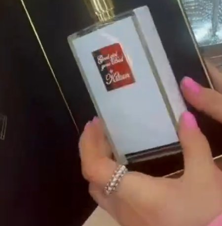 Элина Рахимова вместе с букетами получает от поклонников дорогие украшения Элина Рахимова вместе с букетами получает от поклонников дорогие украшения