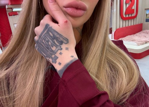 Ксения Карпова спровоцировала Веронику на новую драку Ксения Карпова спровоцировала Веронику на новую драку