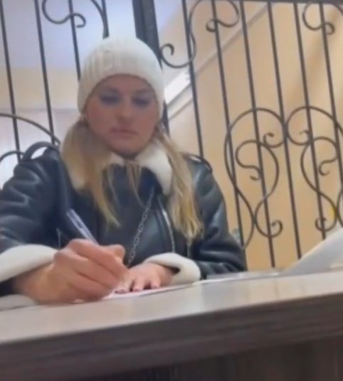 Вероника Гракович написала заявление в полицию на мужа Альберта Вероника Гракович написала заявление в полицию на мужа Альберта