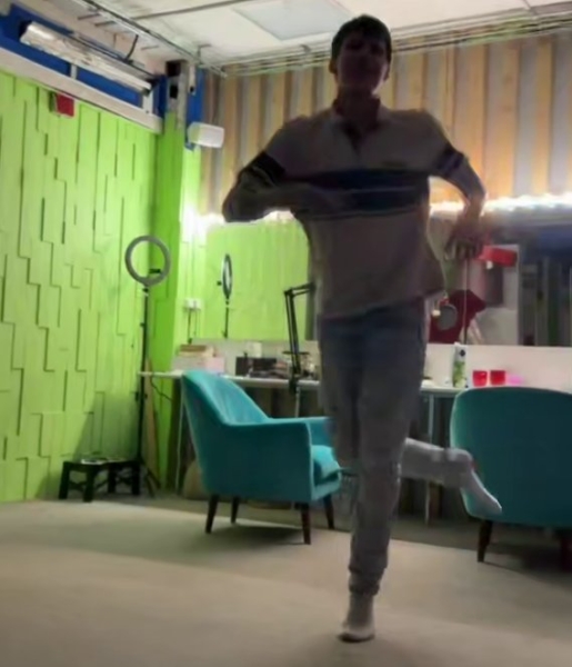 Новый поклонник обманул Элину Рахимова и вынужден был танцевать Новый поклонник обманул Элину Рахимова и вынужден был танцевать