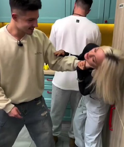 Рахимова и Гуранда устроили брачные игры Рахимова и Гуранда устроили брачные игры