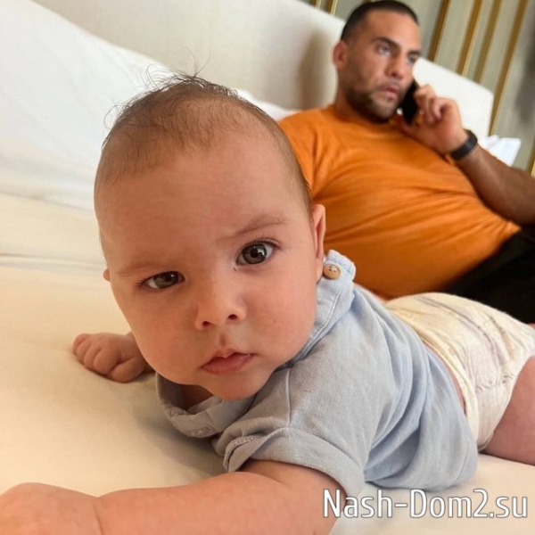 Марина Страхова показала лицо старшего сына Марина Страхова показала лицо старшего сына