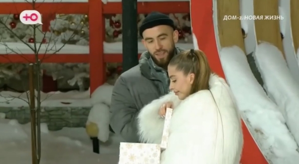 Квашникова получила от Григорьева вместо новогоднего подарка эклеры Квашникова получила от Григорьева вместо новогоднего подарка эклеры