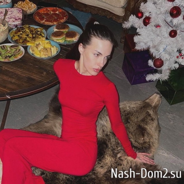 Элина Рахиимова нашла себе новую проектную подругу Элина Рахиимова нашла себе новую проектную подругу