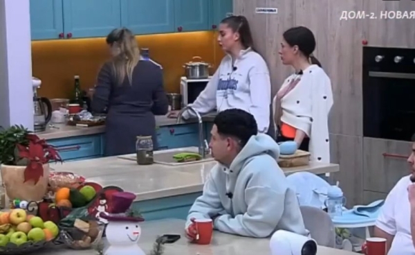 Игорь Григорьев обвинил Катю Квашникову в том, что она занимается "стукачеством" Игорь Григорьев обвинил Катю Квашникову в том, что она занимается "стукачеством"