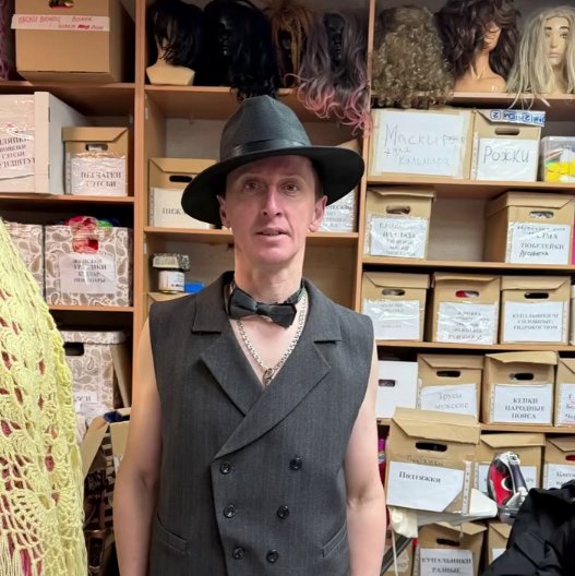 Альберт Гракович исполнил стриптиз для Ксении Карповой Альберт Гракович исполнил стриптиз для Ксении Карповой