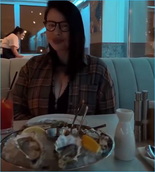 Как оставить ребенка без новогодней елки, знают супруги Оганесян Как оставить ребенка без новогодней елки, знают супруги Оганесян