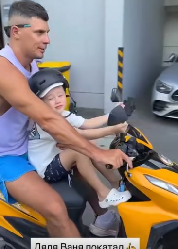 Андрей Черкасов встретился со своим главным фанатом на Пхукете - Барзиковым Андрей Черкасов встретился со своим главным фанатом на Пхукете - Барзиковым