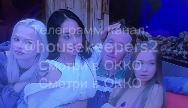 Ксения Карпова запрыгнула на Женю Сидорова, причинив Альберту Граковичу боль Ксения Карпова запрыгнула на Женю Сидорова, причинив Альберту Граковичу боль