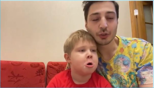 Как оставить ребенка без новогодней елки, знают супруги Оганесян Как оставить ребенка без новогодней елки, знают супруги Оганесян